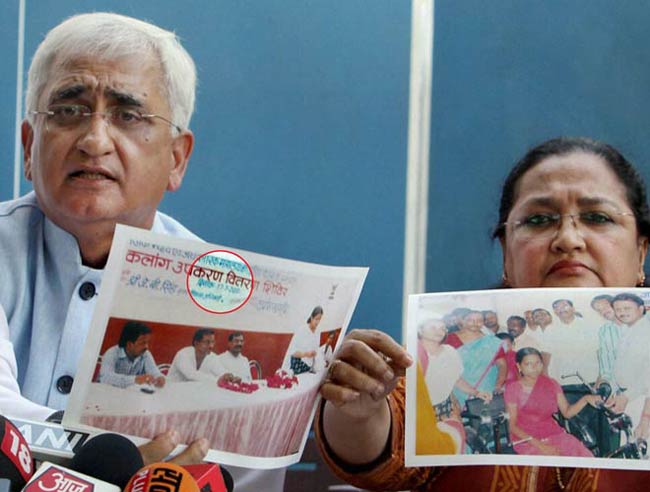 14 अक्टूबर 2012: तस्वीरों में दिनभर की बड़ी खबरें | पढ़ें