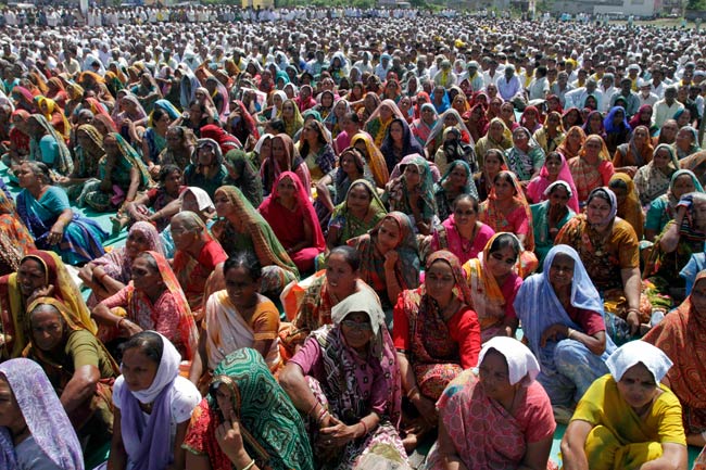 चुनावों के मद्देनजर गुजरात में चढ़ा सियासी पारा