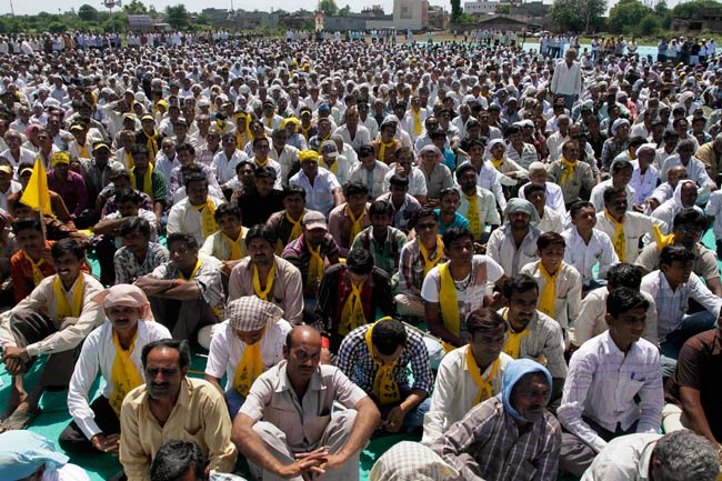 चुनावों के मद्देनजर गुजरात में चढ़ा सियासी पारा