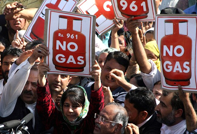 12 अक्टूबर 2012: तस्वीरों में दिनभर की बड़ी खबरें | पढ़ें