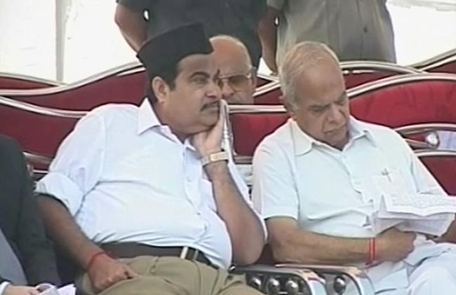 26 अक्टूबर 2012: तस्वीरों में दिनभर की बड़ी खबरें | पढ़ें