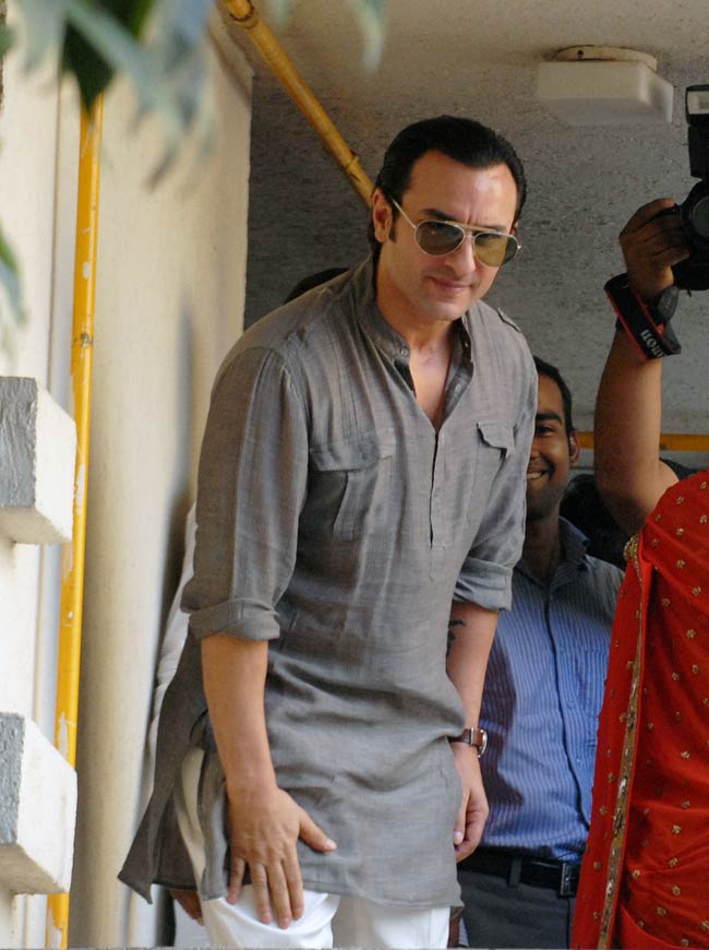 शादी के बंधन में बंधे सैफ-करीना | अनदेखी करीना