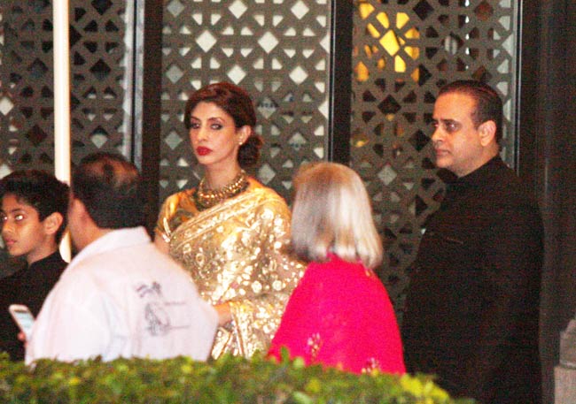 सैफ-करीना की पार्टी में सितारे... | शादी का एलबम