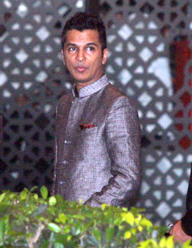 सैफ-करीना की पार्टी में सितारे... | शादी का एलबम