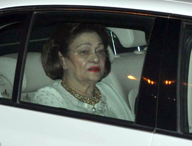 सैफ-करीना की पार्टी में सितारे... | शादी का एलबम