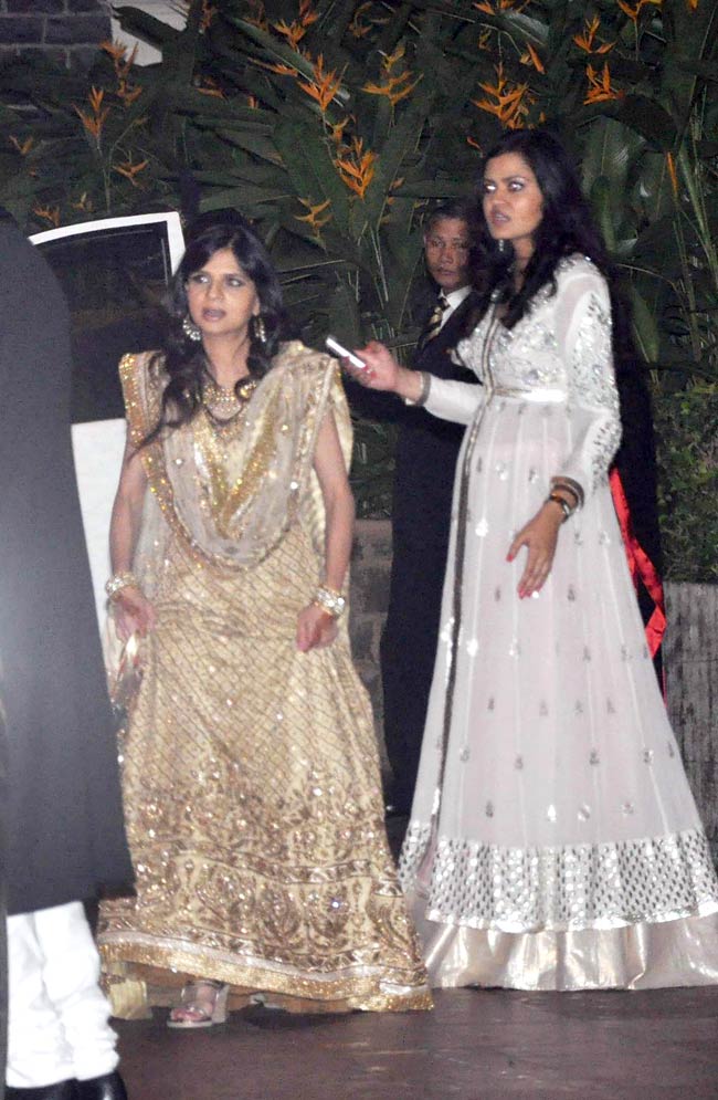 सैफ-करीना की पार्टी में सितारे... | शादी का एलबम