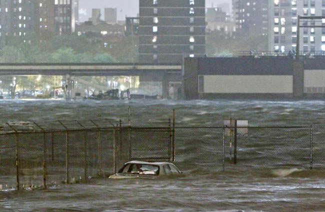 अमेरिका में सैंडी तूफान का कहर | चुनाव अभियान पर ब्रेक