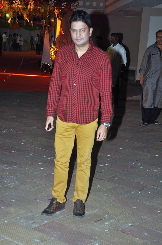 संजय के घर 'माता की चौकी' पर पहुंचे सितारे | सितारों की मस्‍ती