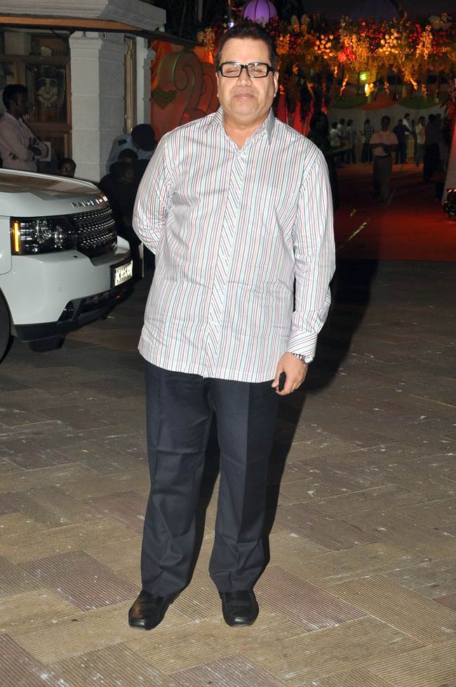 संजय के घर 'माता की चौकी' पर पहुंचे सितारे | सितारों की मस्‍ती