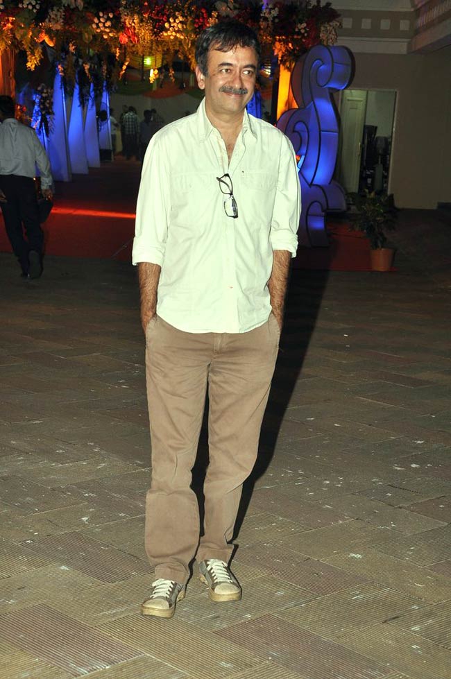 संजय के घर 'माता की चौकी' पर पहुंचे सितारे | सितारों की मस्‍ती