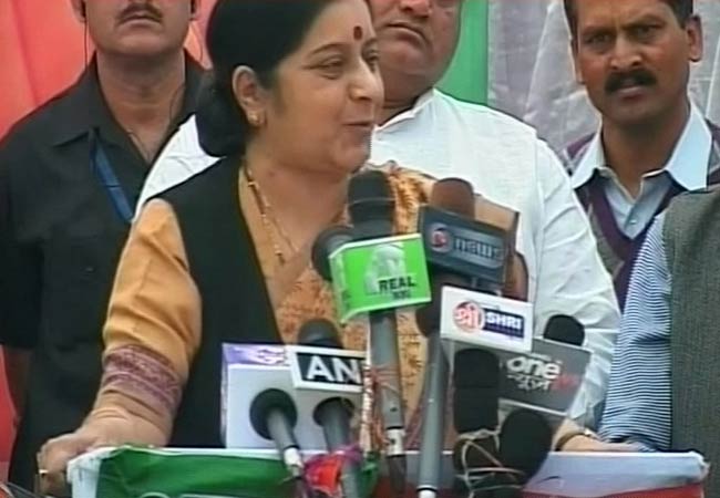 25 अक्टूबर 2012: तस्वीरों में दिनभर की बड़ी खबरें | पढ़ें