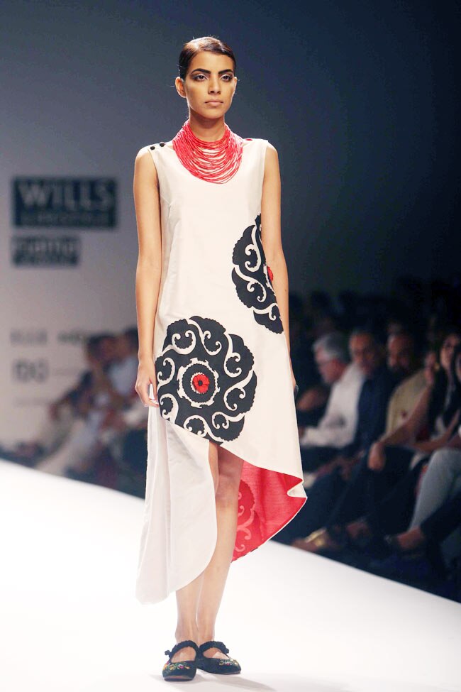 विल्स फैशन वीक के पहले दिन हसीनाओं का जलवा | हिट जोड़ी