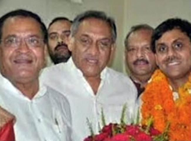 13 अक्टूबर 2012: तस्वीरों में दिनभर की बड़ी खबरें | पढ़ें