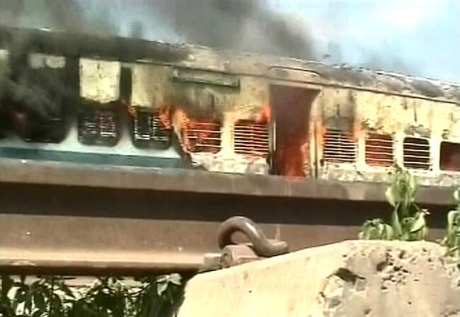 देश के तीन जगहों में आग की घटनाएं