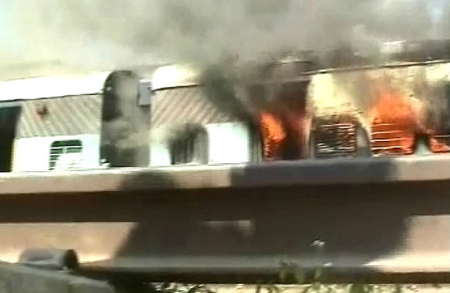 देश के तीन जगहों में आग की घटनाएं