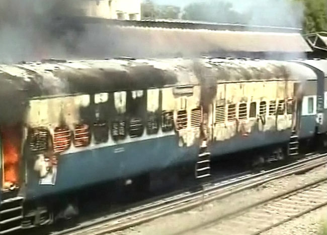 देश के तीन जगहों में आग की घटनाएं