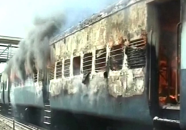 देश के तीन जगहों में आग की घटनाएं