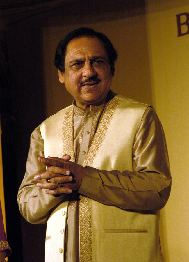 16 सितंबर 2012: तस्वीरों में दिनभर की अहम खबरें | पढ़ें