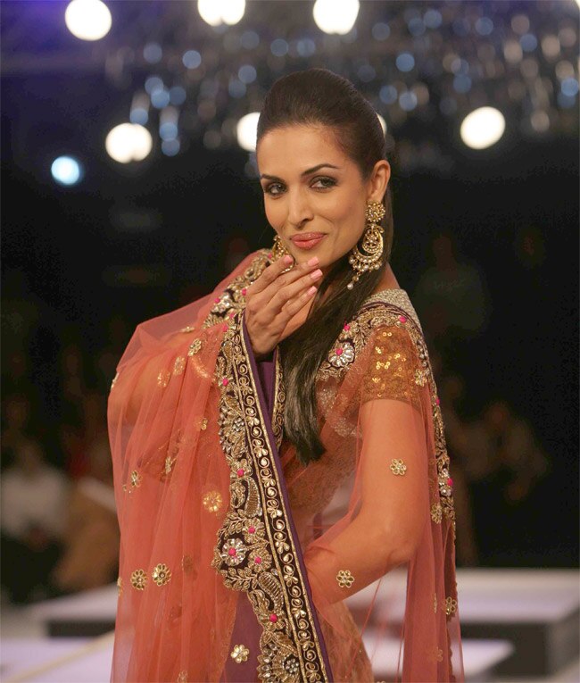 ब्‍लेंडर्स प्राइड फैशन टूर में सितारों ने बिखेरी चमक  | हॉट बिपाशा