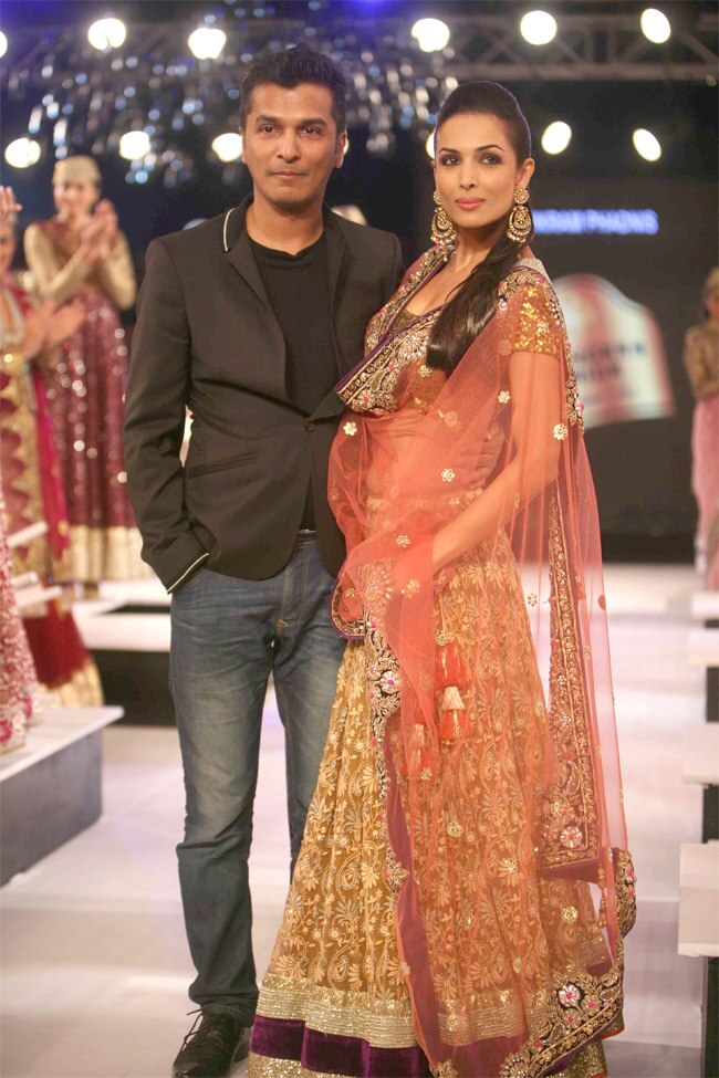 ब्‍लेंडर्स प्राइड फैशन टूर में सितारों ने बिखेरी चमक  | हॉट बिपाशा