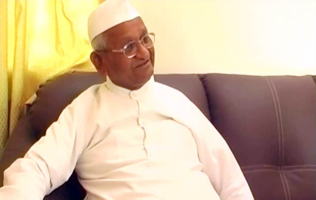 18 अक्टूबर 2012: तस्वीरों में दिनभर की बड़ी खबरें | पढ़ें