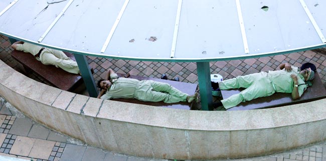 देखें कौन-कौन पहुंचा बाल ठाकरे से मिलने | तस्वीरों में ठाकरे