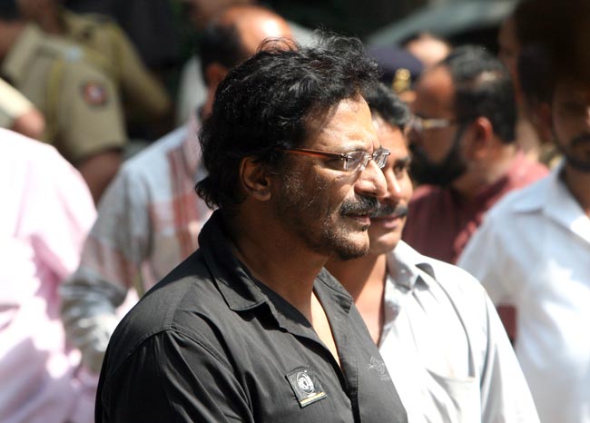 देखें कौन-कौन पहुंचा बाल ठाकरे से मिलने | तस्वीरों में ठाकरे