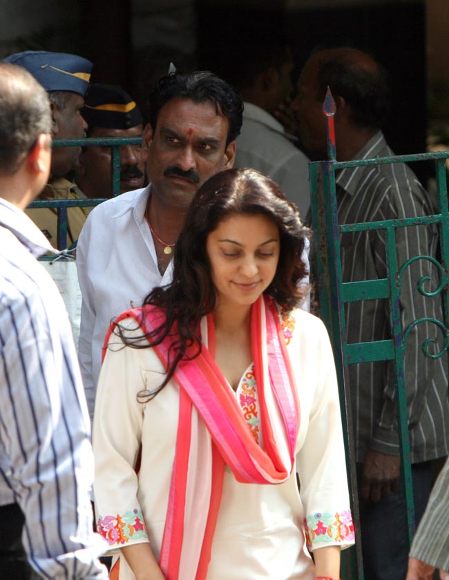 देखें कौन-कौन पहुंचा बाल ठाकरे से मिलने | तस्वीरों में ठाकरे