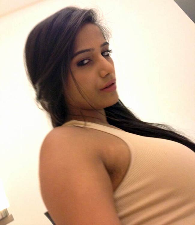 सुर्खियों में रहने को बेकरार पूनम पांडे | न्यूड पूनम