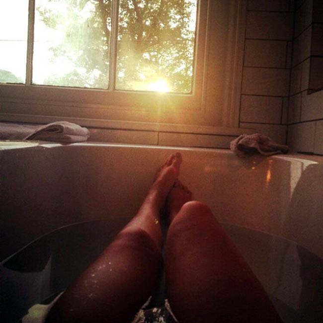 सुर्खियों में रहने को बेकरार पूनम पांडे | न्यूड पूनम