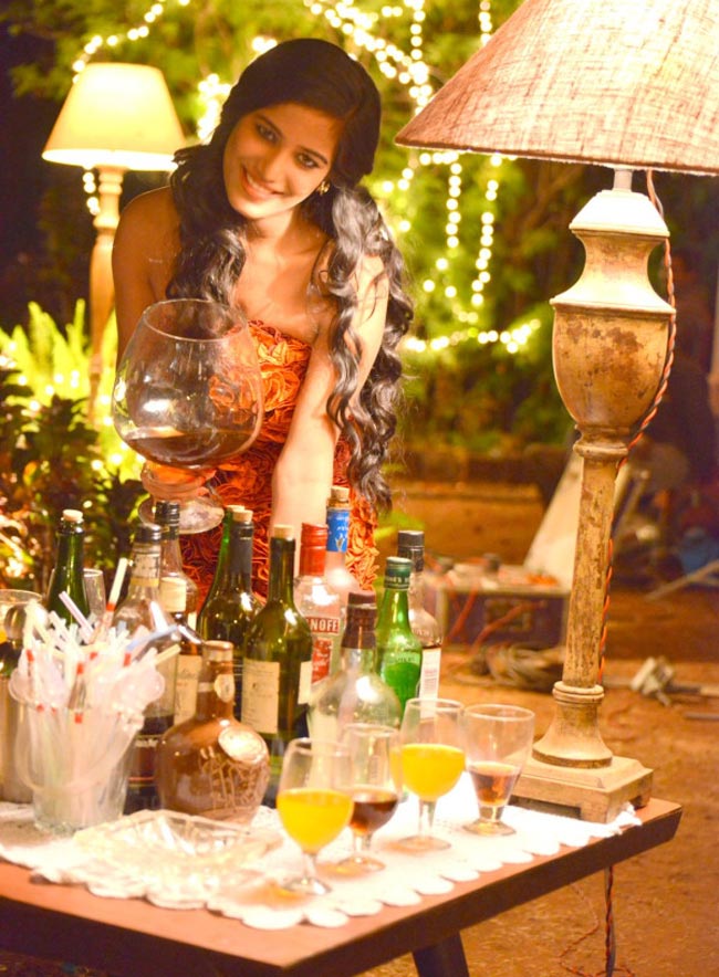 सुर्खियों में रहने को बेकरार पूनम पांडे | न्यूड पूनम