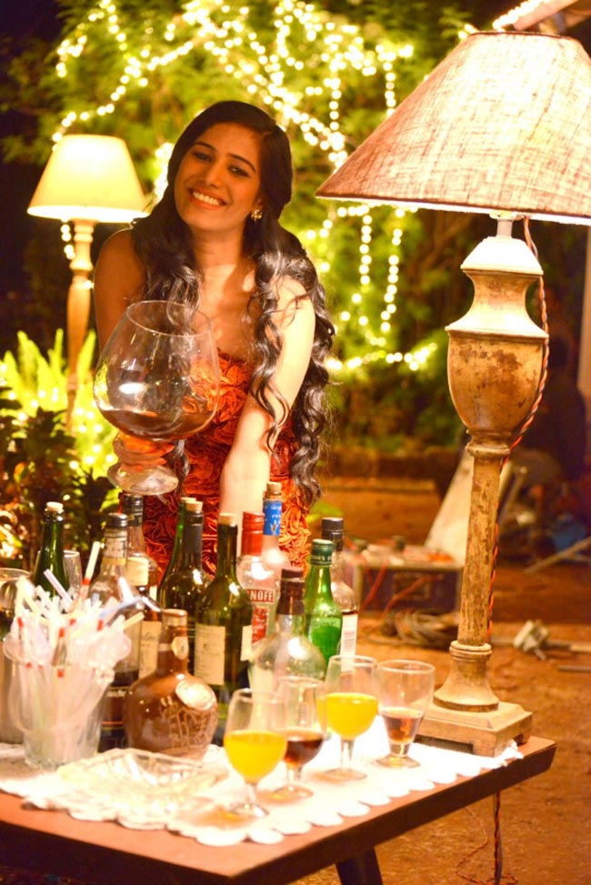 सुर्खियों में रहने को बेकरार पूनम पांडे | न्यूड पूनम