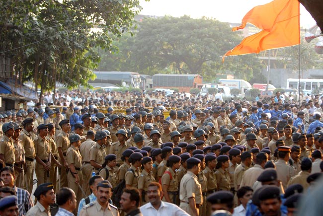 बाल ठाकरे का निधन, शोकाकुल हुआ पूरा देश