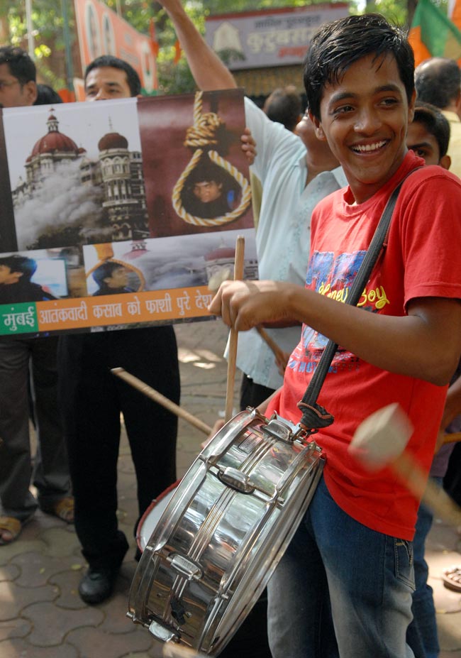 कसाब को फांसीः देशभर में मना जश्न | कसाब को फांसी