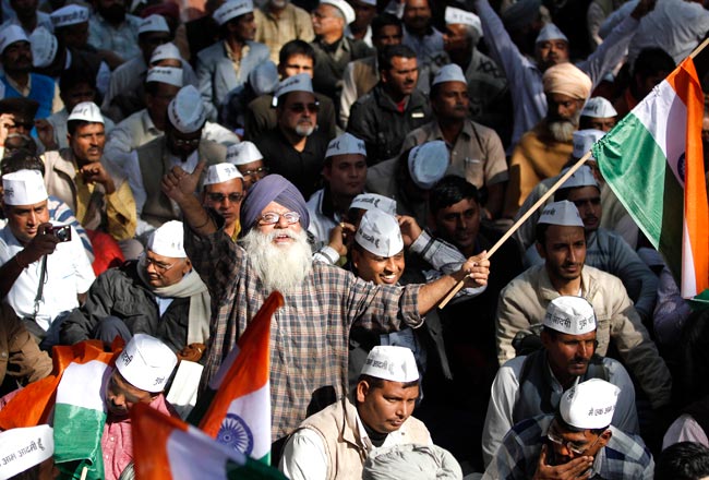 27 नवंबर 2012: तस्वीरों में दिनभर की बड़ी खबरें | पढ़ें