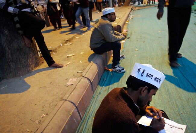 केजरीवाल की 'AAP' से जुड़े देश के लाखों आम आदमी
