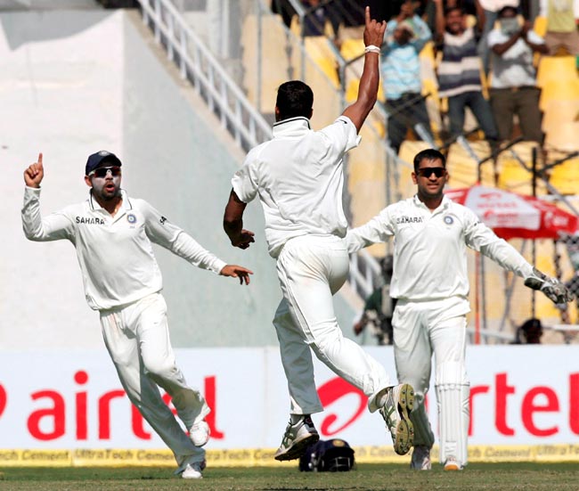 पहले टेस्‍ट में भारत ने इंग्‍लैंड को 9 विकेट से रौंदा