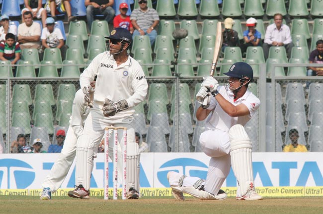 मुंबई टेस्टः कुक-पीटरसन के नाम रहा दूसरा दिन