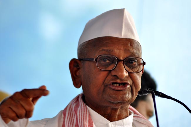 भ्रष्‍टाचार के खिलाफ अलख जगाने असम पहुंचे अन्‍ना | दिल में अन्ना