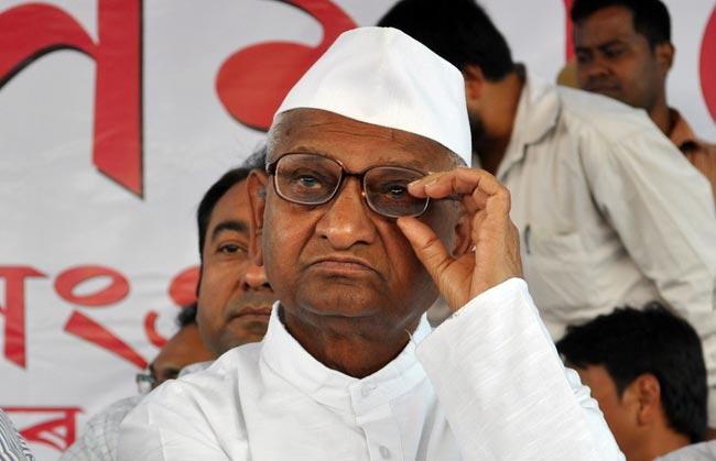 भ्रष्‍टाचार के खिलाफ अलख जगाने असम पहुंचे अन्‍ना | दिल में अन्ना