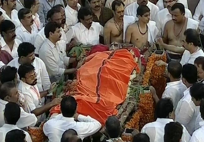 पंचतत्व में विलीन हुए बालासाहेब ठाकरे  | अंतिम यात्रा