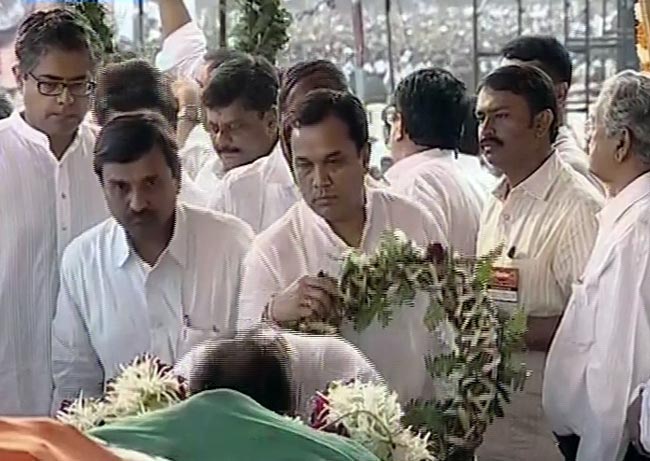 पंचतत्व में विलीन हुए बालासाहेब ठाकरे  | अंतिम यात्रा