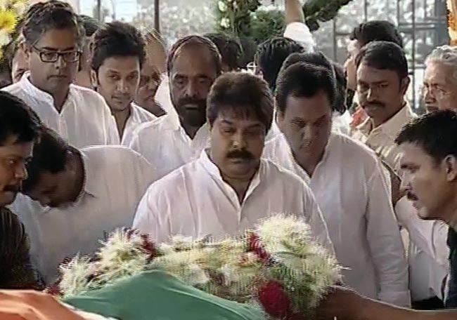 पंचतत्व में विलीन हुए बालासाहेब ठाकरे  | अंतिम यात्रा