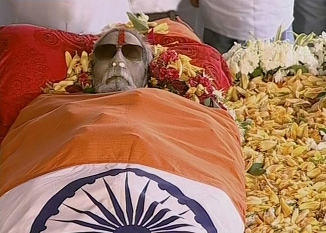 पंचतत्व में विलीन हुए बालासाहेब ठाकरे  | अंतिम यात्रा