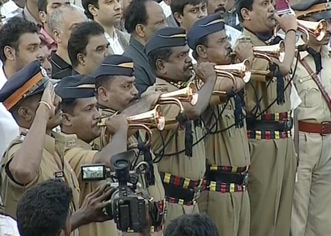 पंचतत्व में विलीन हुए बालासाहेब ठाकरे  | अंतिम यात्रा