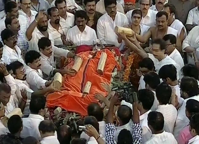 पंचतत्व में विलीन हुए बालासाहेब ठाकरे  | अंतिम यात्रा