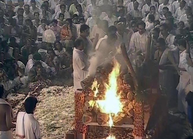 पंचतत्व में विलीन हुए बालासाहेब ठाकरे  | अंतिम यात्रा