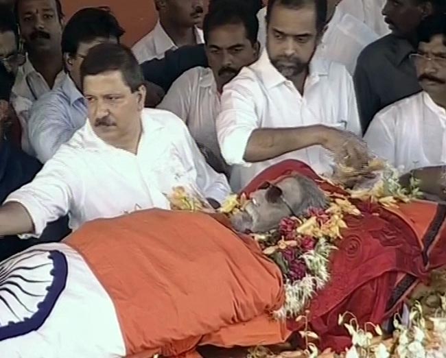 बाला साहेब ठाकरे की अंतिम यात्रा | नहीं रहे बाला साहेब