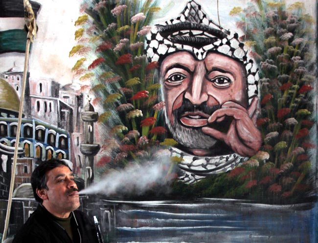 यासिर अराफात का शव कब्र से निकाला गया