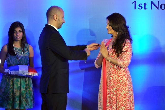 समारोह में बेटी आराध्‍या संग ऐश्‍वर्या... | अनदेखी ऐश्‍वर्या